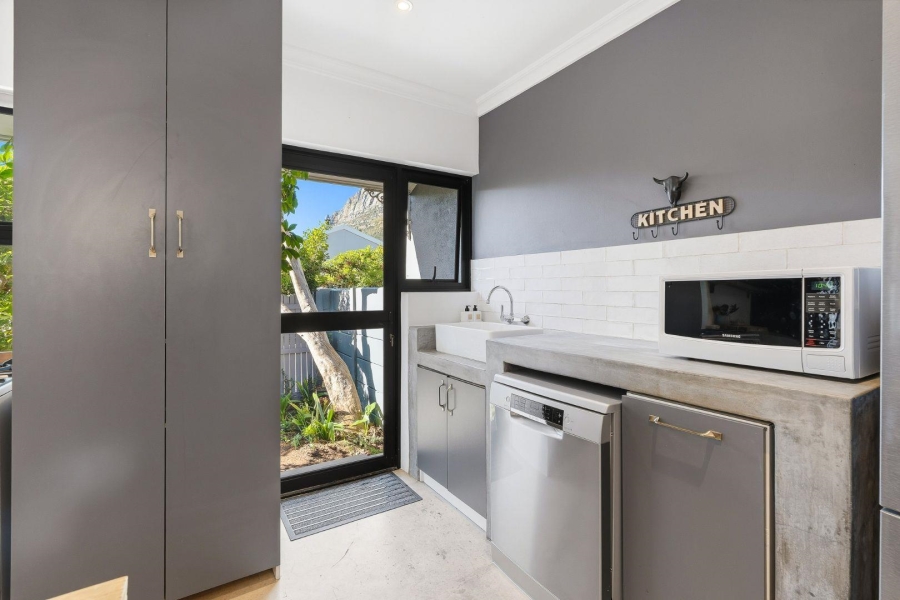 2 Bedroom Property for Sale in Lakeside Western Cape
